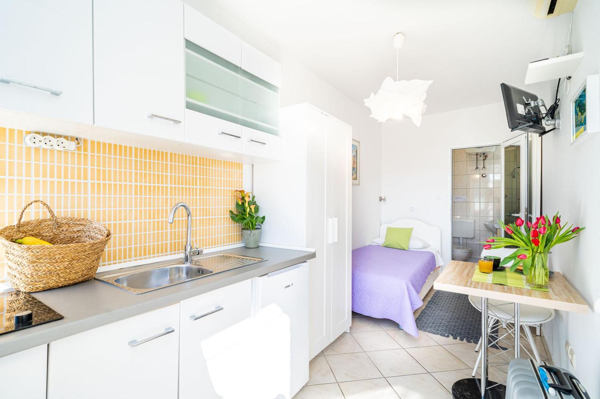 Guest house Jele 1 *